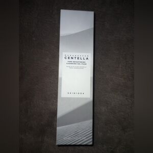 SKIN1004 Madagascar Centella Tone Brightening Cleansing Gel Foam - White